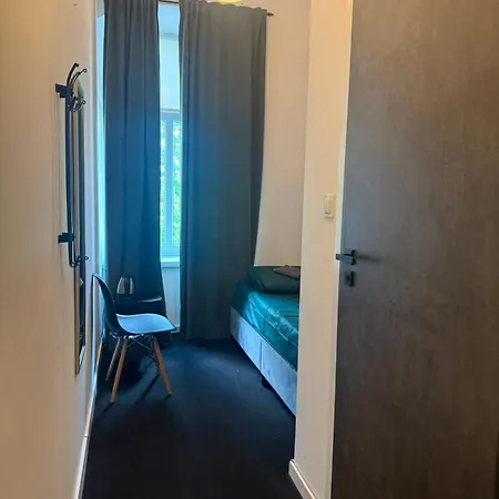 Hostal New St48