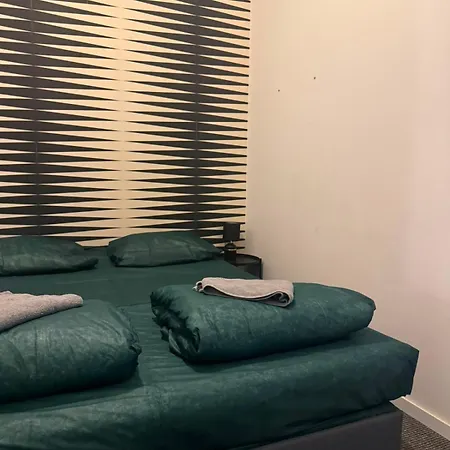 Hostal New St48 *